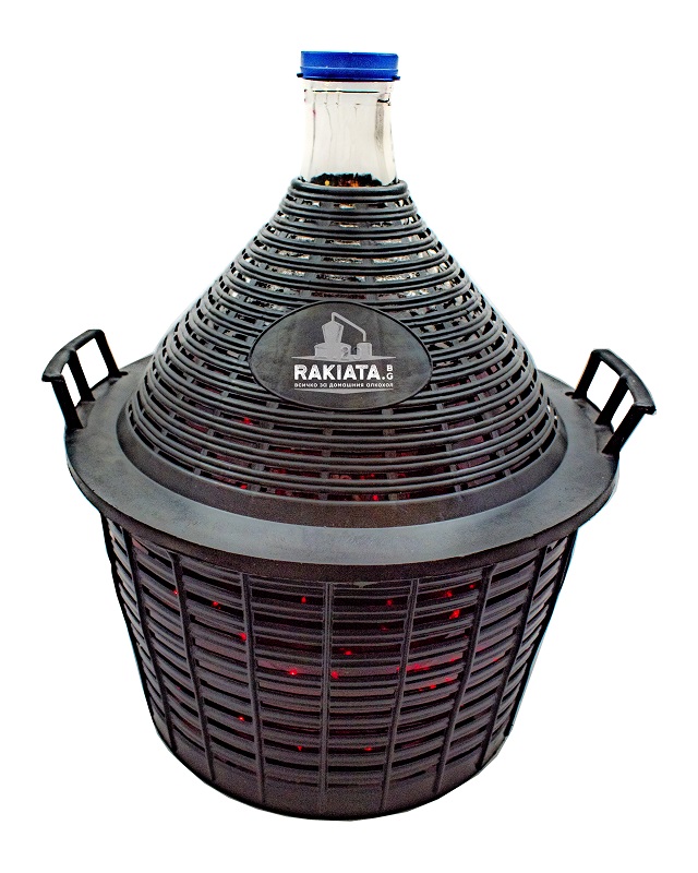 Стъклена дамаджана за съхранение на вино, ракия, плодови сокове и други. Съхранявнето на хранителни продукти в стъклени опаковки е за предпочитане пред тези изработени от пластмаса. От здравословна гледна точка, предимството на стъклото е че не е инертен материал, не се смесва с продуктите които се съхраняват в него и не променя техния състав. Стъклото е най - подходящия материал за запазване на хранителните качества на напитките, тъй като не пропуска навлизането на въздух или други газове които биха допринесли за развиване на процеси влошаващи качеството на продукта.