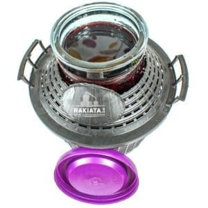 Стъклена дамаджана за съхранение на вино, ракия, плодови сокове и други. Съхранявнето на хранителни продукти в стъклени опаковки е за предпочитане пред тези изработени от пластмаса. От здравословна гледна точка, предимството на стъклото е че не е инертен материал, не се смесва с продуктите които се съхраняват в него и не променя техния състав. Стъклото е най - подходящия материал за запазване на хранителните качества на напитките, тъй като не пропуска навлизането на въздух или други газове които биха допринесли за развиване на процеси влошаващи качеството на продукта.